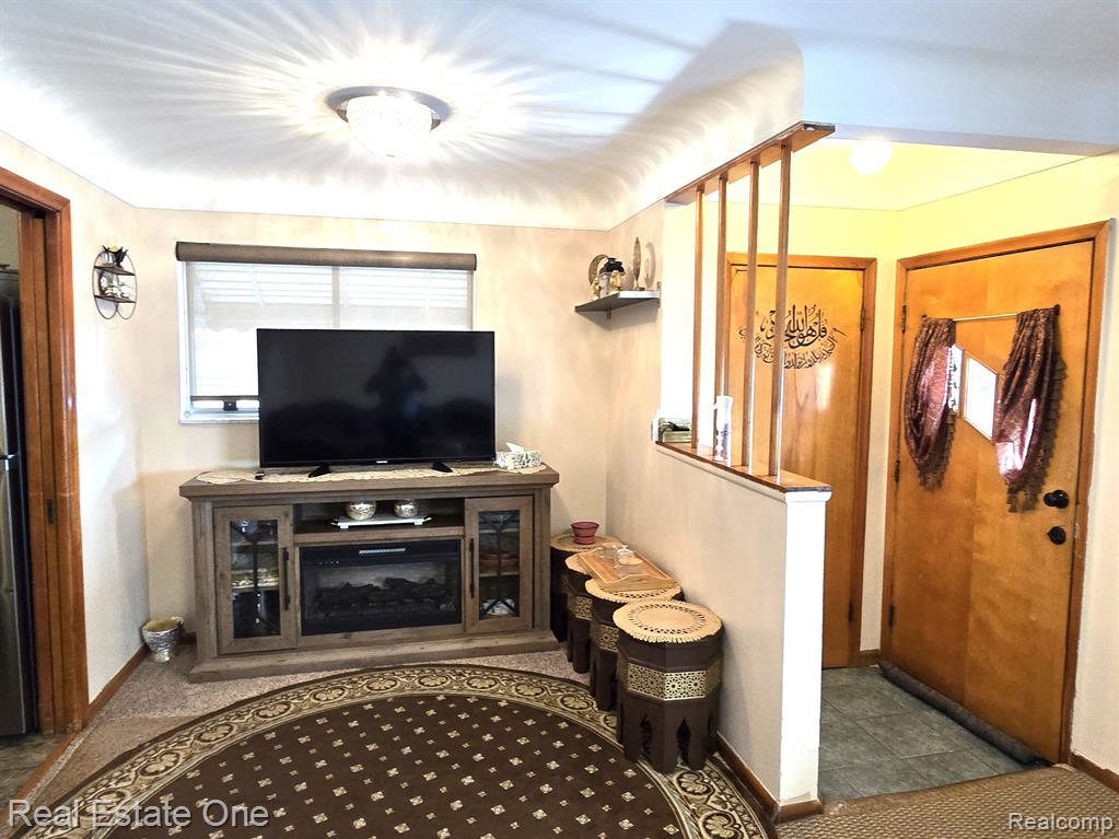 6624 MAPLE Street, Dearborn, MI 48126 — Photo 8