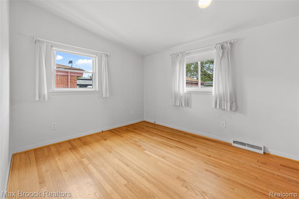 260 Lyons Drive, Troy, MI 48083 — Photo 13