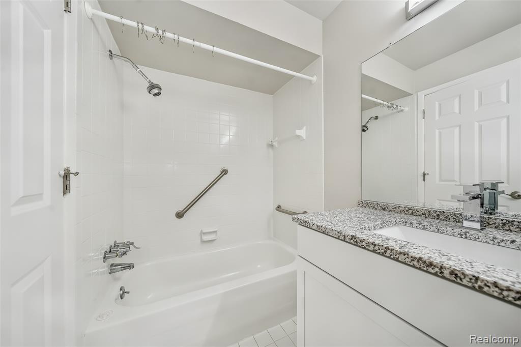 6151 Orchard Lake Road, 103, West Bloomfield, MI — Photo 18
