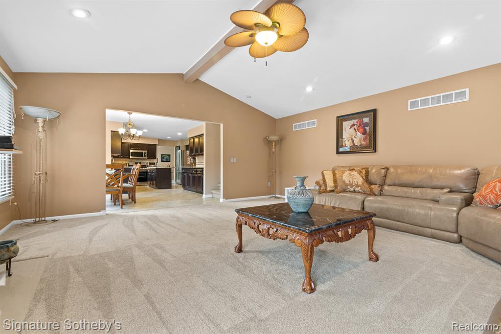 6710 WESTPOINTE Drive, Troy, MI 48085 — Photo 14