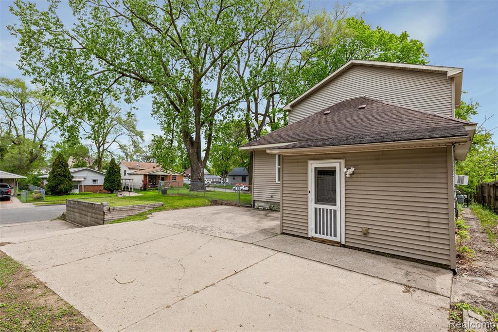 649 Lounsbury Avenue, Pontiac, MI 48340 — Photo 24
