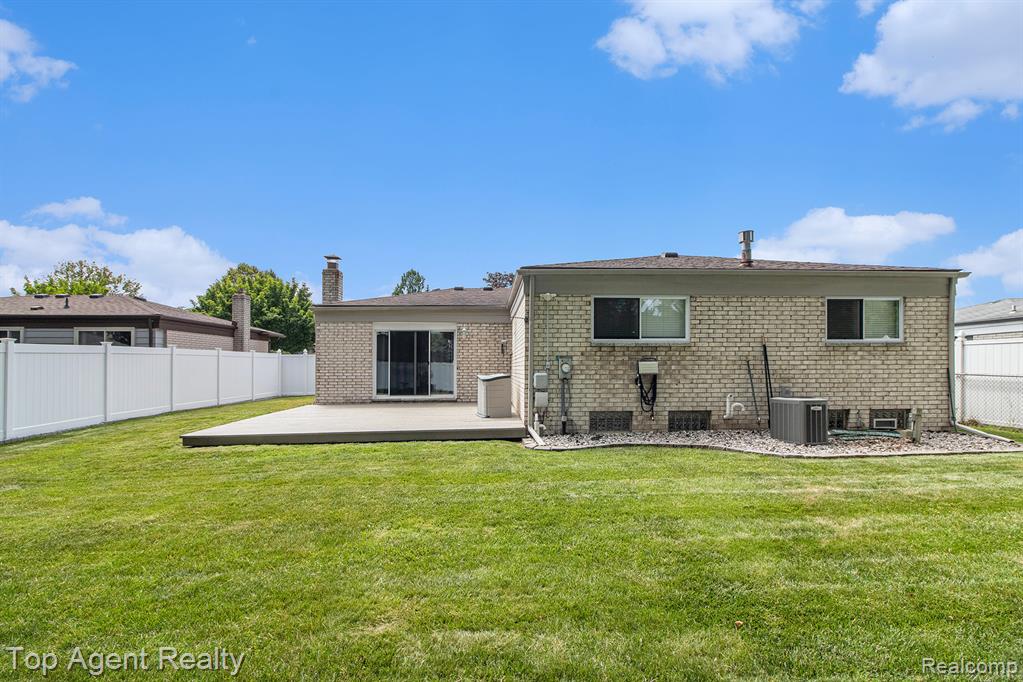 43954 McLean Drive, Sterling Heights, MI 48313 — Photo 28