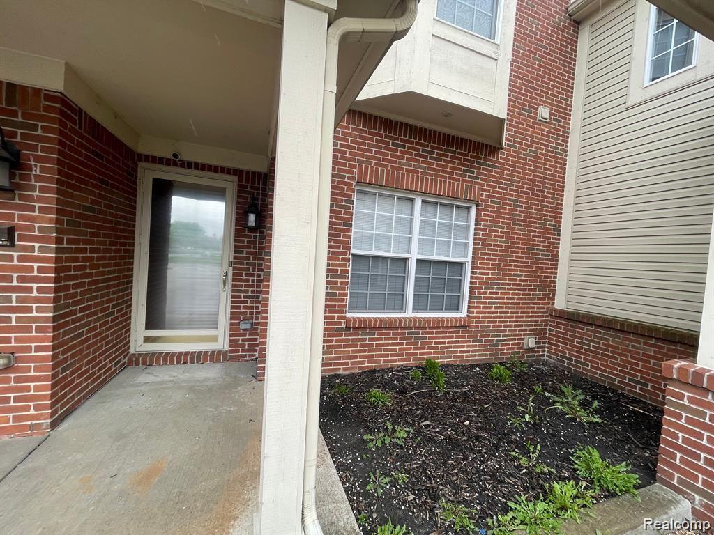 43270 PENDLETON Circle, Sterling Heights, MI 48313 — Photo 2