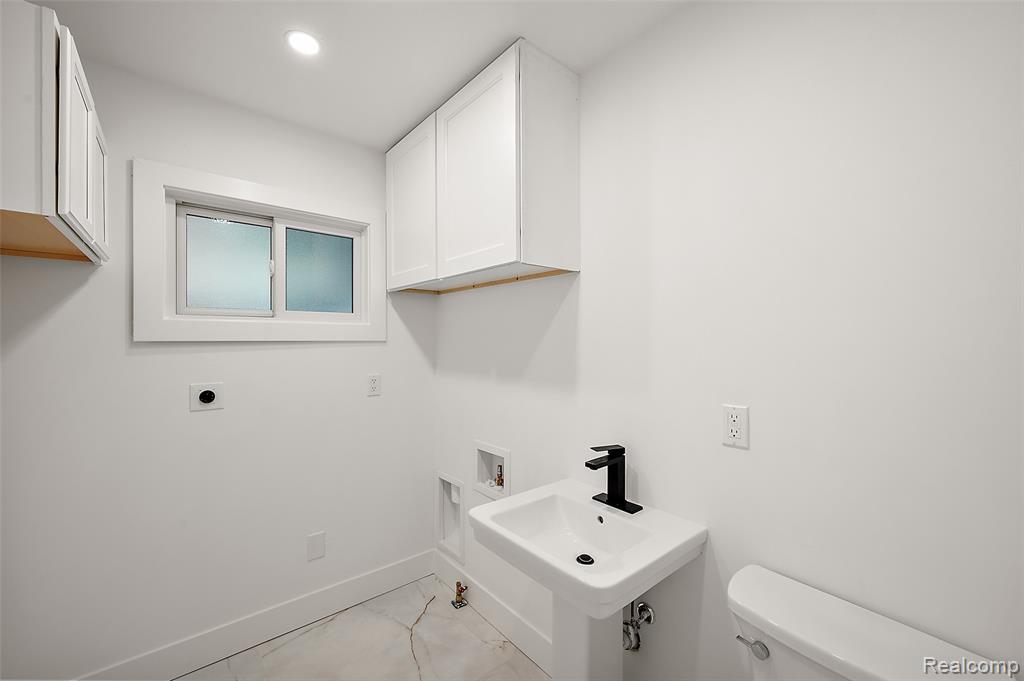 6141 Paramus, Clarkston, MI — Photo 16