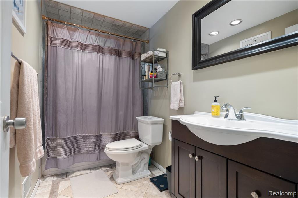 477 Barchester Street, Westland, MI 48186 — Photo 14
