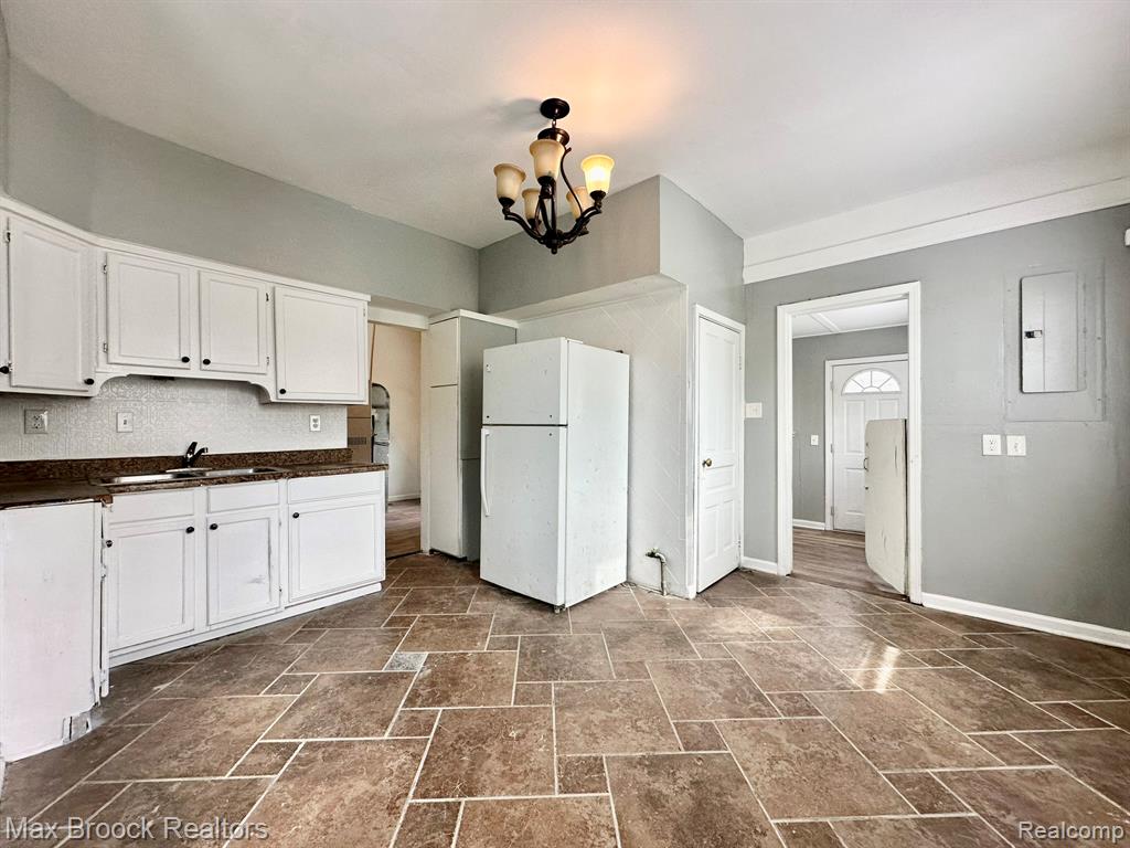 7584 Jackson Avenue, Warren, MI 48091 — Photo 7