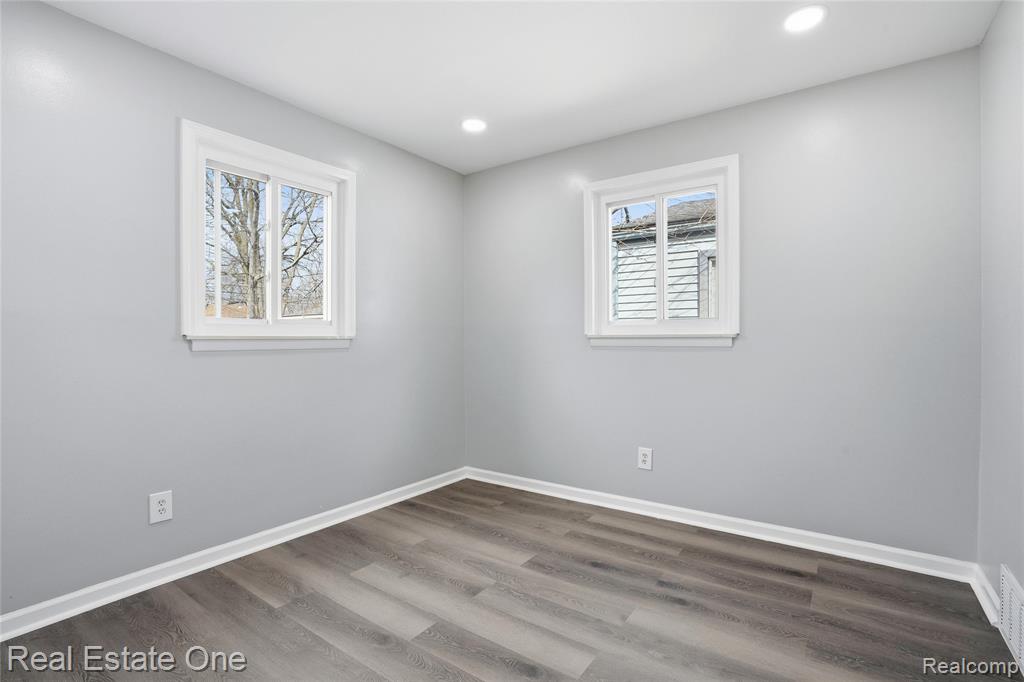 5416 JACKSON Street, Dearborn Heights, MI 48125 — Photo 11