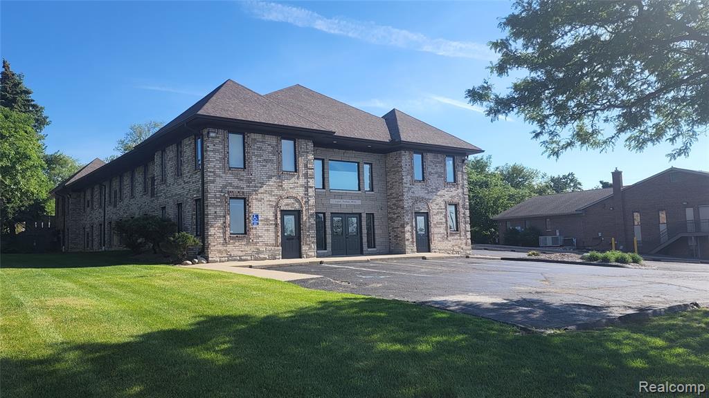 2490 WALTON Boulevard, Rochester Hills, MI, 48309