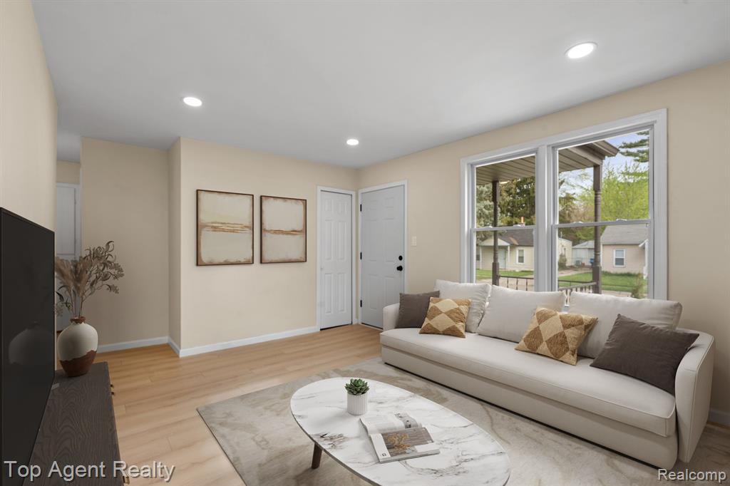 8672 HUDSON Avenue, Warren, MI 48089 — Photo 4