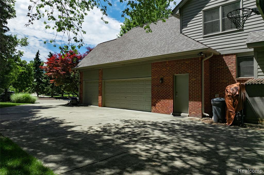 7422 Autumn Hill Drive, West Bloomfield, MI 48323 — Photo 44