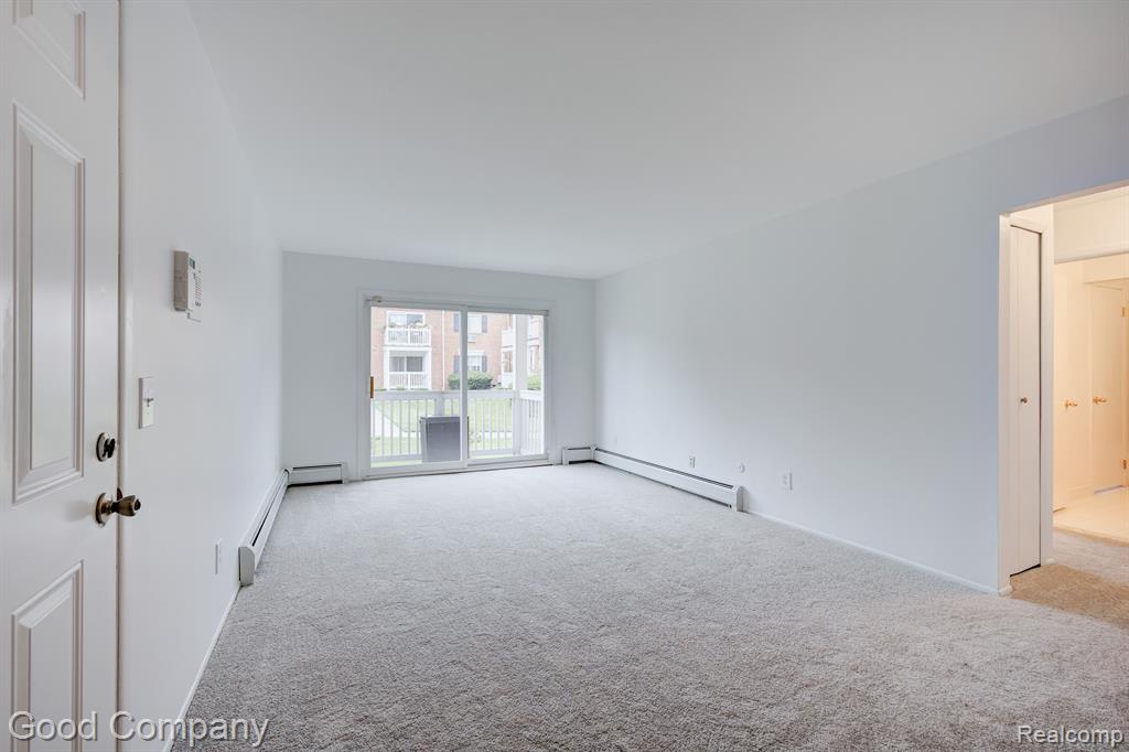 2425 TORQUAY Avenue, 102A, Royal Oak, MI 48073 — Photo 2