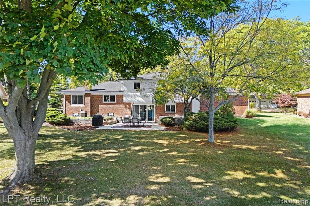 6378 Emerald Lake Drive, Troy, MI 48085 — Photo 32