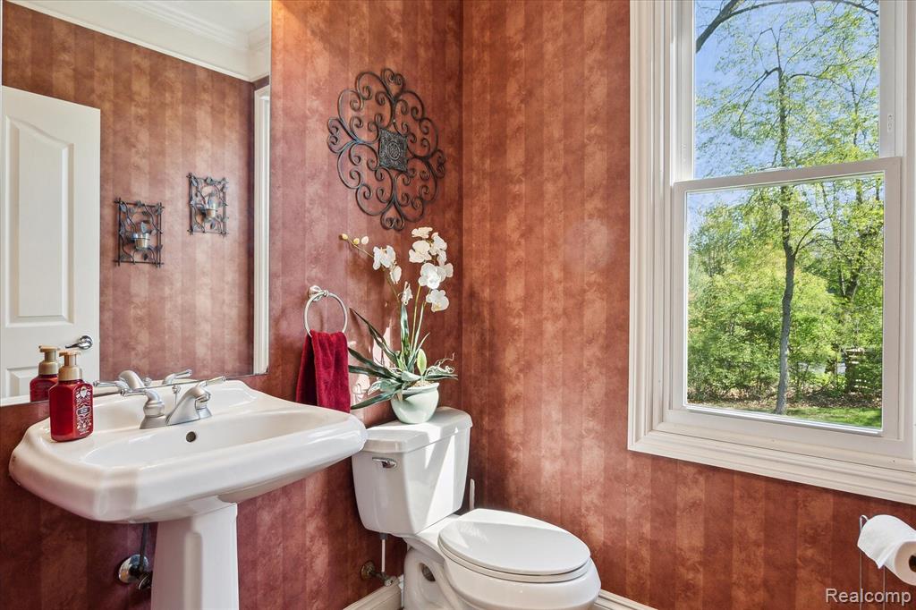 8504 Riverwalk Drive, Fenton, MI 48430 — Photo 24
