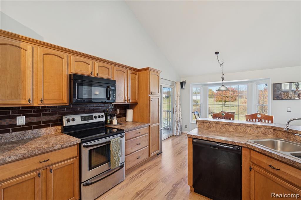 11051 Meadowview Drive, Goodrich Vlg, MI — Photo 18