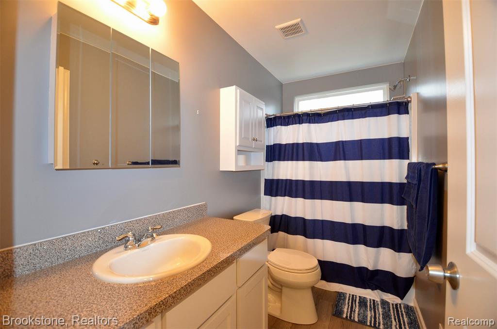 350 Fountain Park Drive, Waterford, MI 48327 — Photo 34