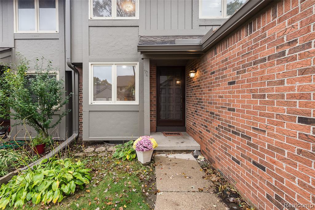 44877 Erin Drive, Plymouth, MI 48170 — Photo 2