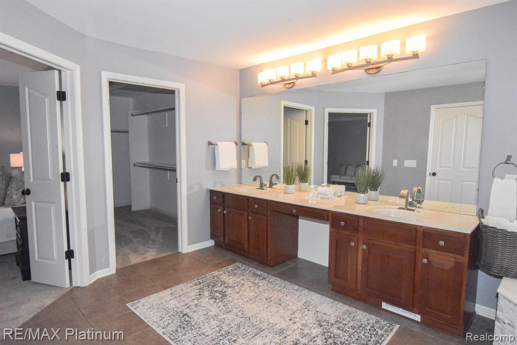 9037 RIDGEFIELD Drive, Brighton, MI 48114 — Photo 38