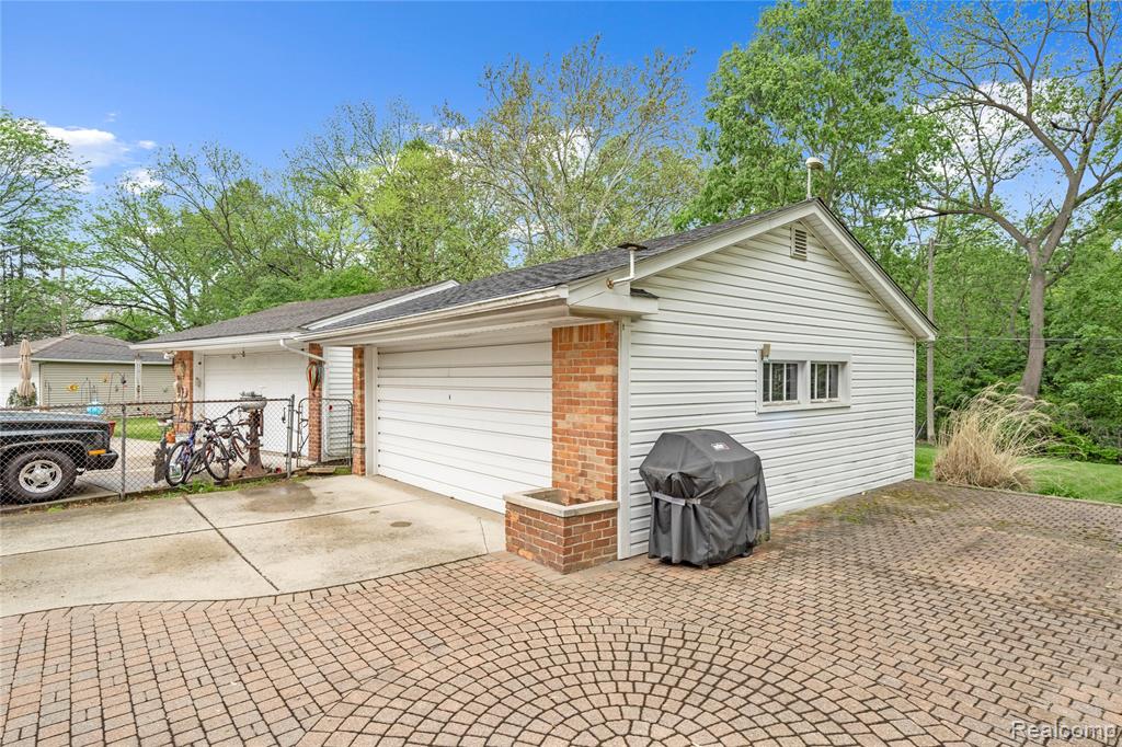 26916 Rouge River Drive, Dearborn Heights, MI 48127 — Photo 46