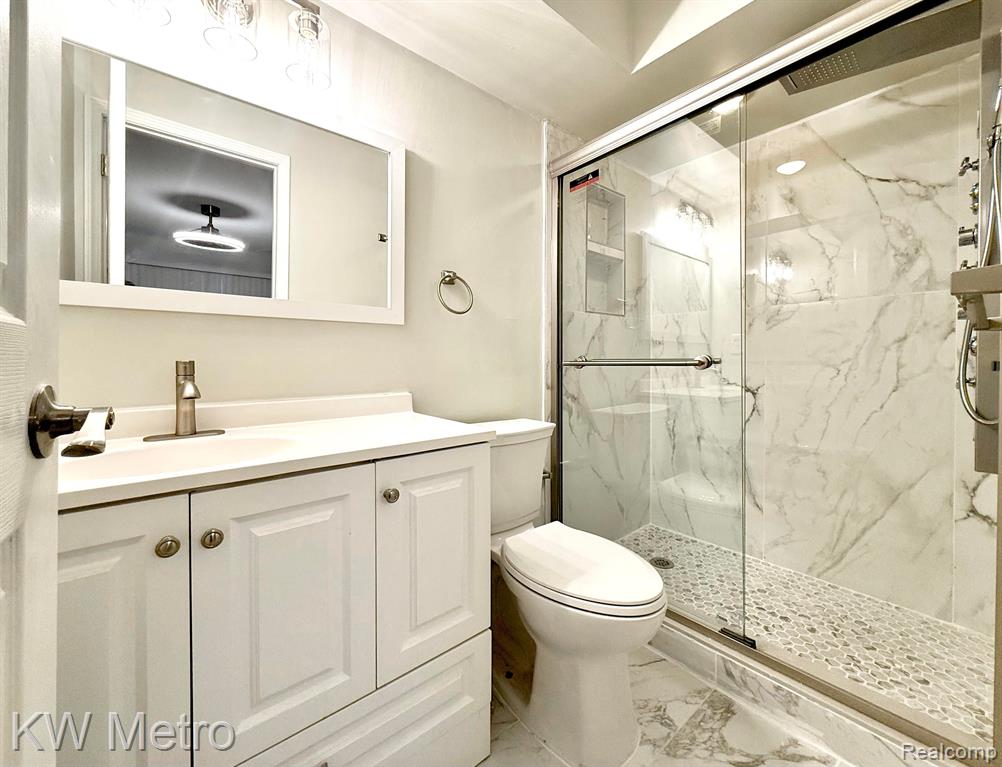 666 E FOX HILLS Drive, Bloomfield Hills, MI 48304 — Photo 23