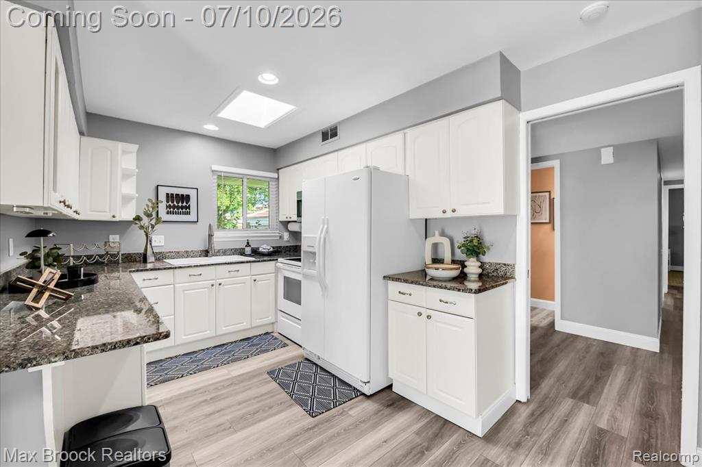 5229 Simpson Lake Road, West Bloomfield, MI 48323 — Photo 16