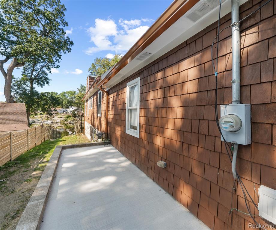 11252 Hiland Court, Pinckney, MI 48169 — Photo 9