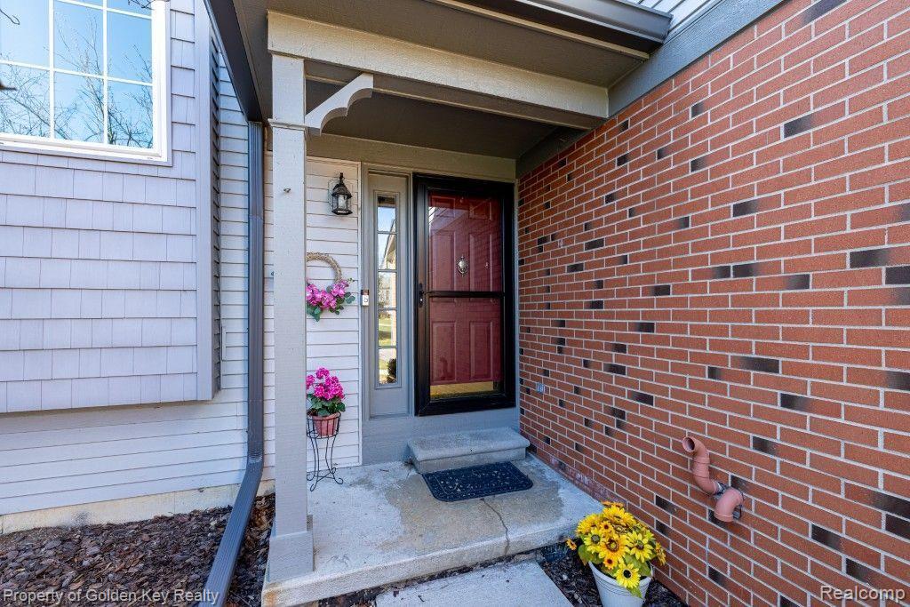 573 WINWOOD, Unit 34, Walled Lake, MI 48390 — Photo 2