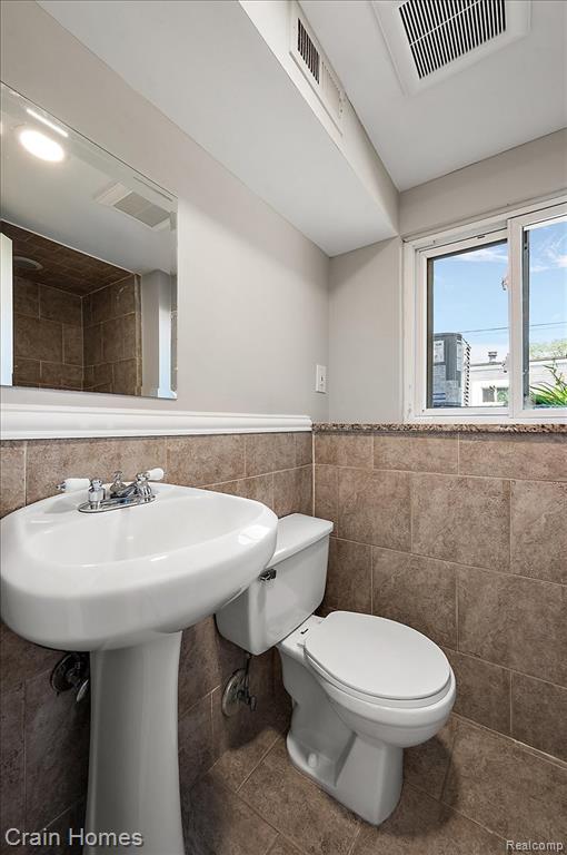 39648 Parklawn Drive, Sterling Heights, MI 48313 — Photo 37