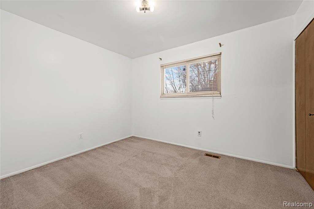 4681 Dickson Drive, Sterling Heights, MI 48310 — Photo 11