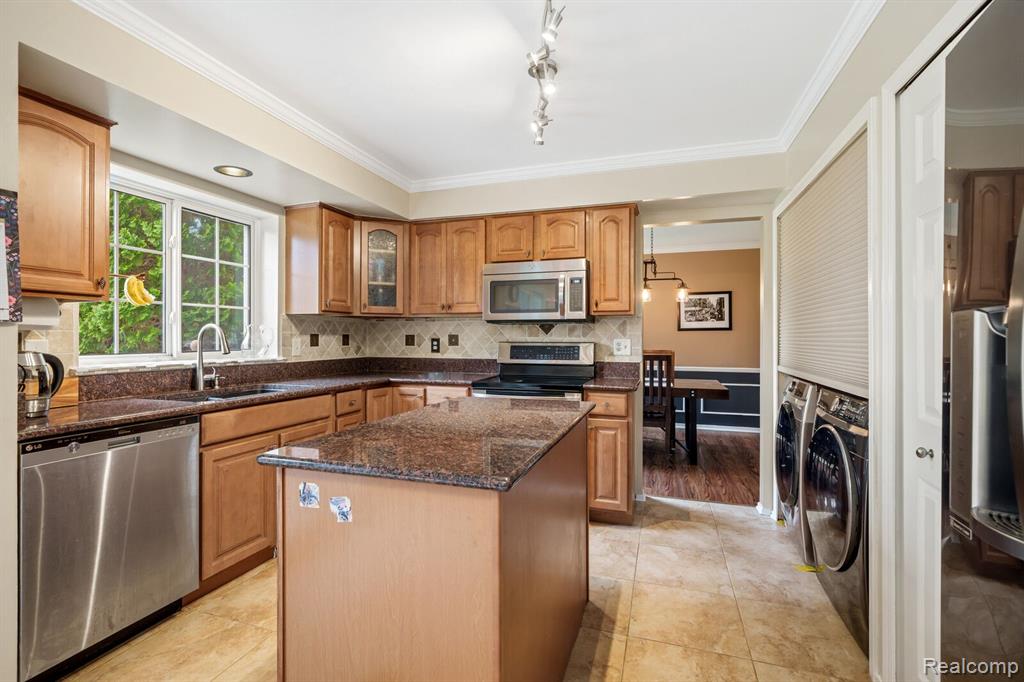 5472 CHARRINGTON, West Bloomfield, MI 48324 — Photo 11