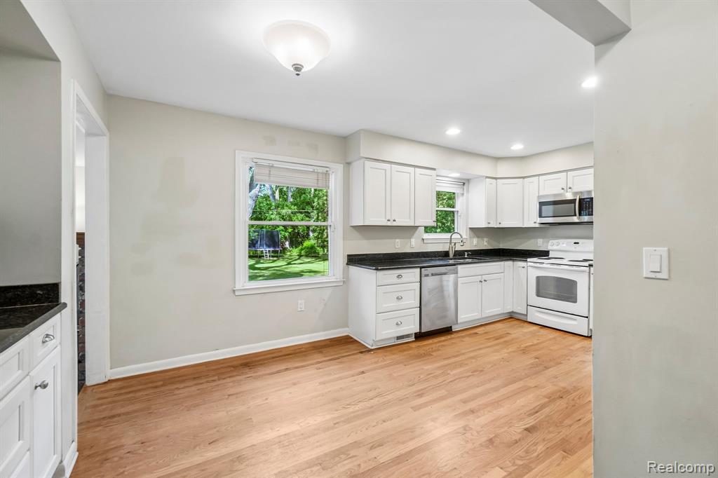 2675 Douglas Drive, Bloomfield Hills, MI 48304 — Photo 13