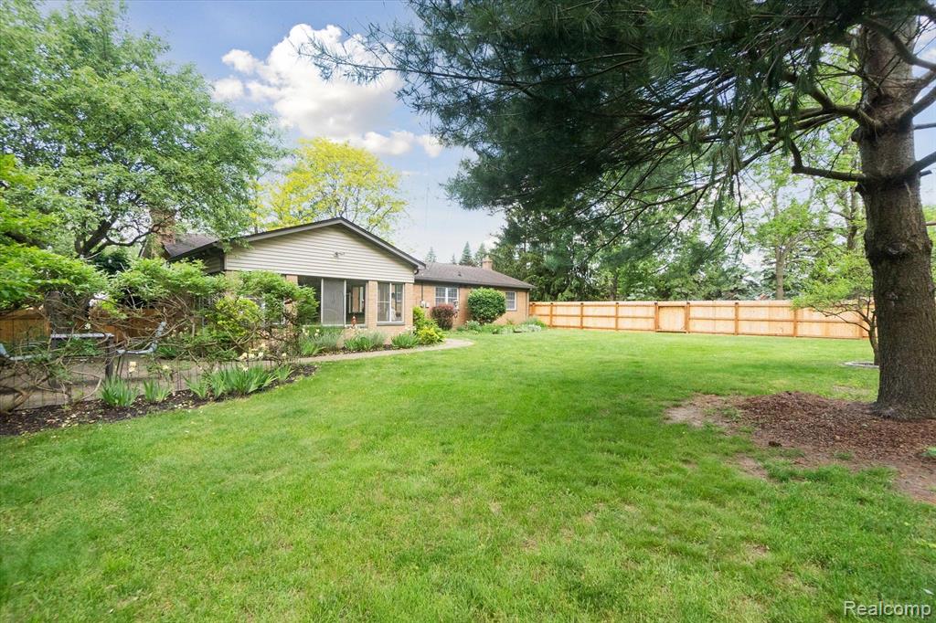 4015 VILLAGE Square, Brighton, MI 48114 — Photo 42