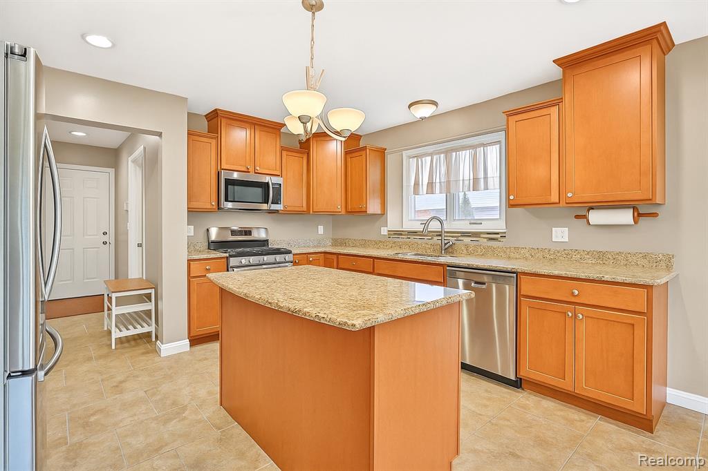 52142 Pawnee Drive, Macomb, MI 48042 — Photo 8