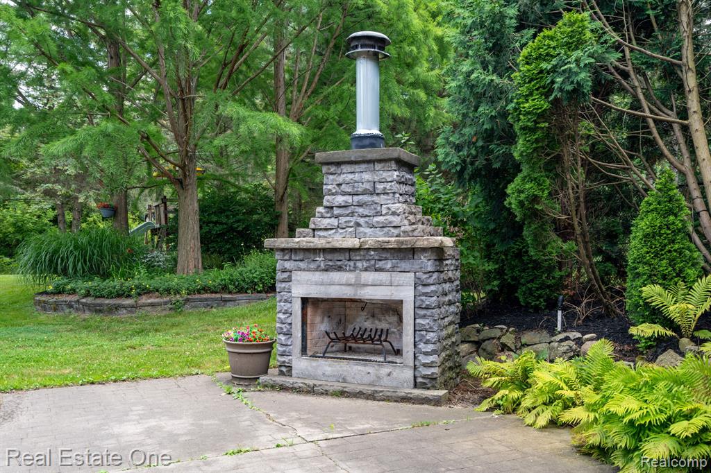 6120 EVANSWOOD Road, Troy, MI, 48085