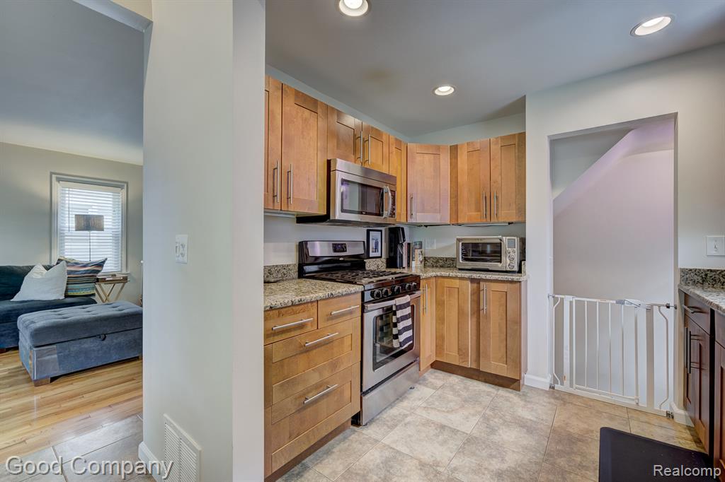 812 N Edgeworth Avenue, Royal Oak, MI 48067 — Photo 12