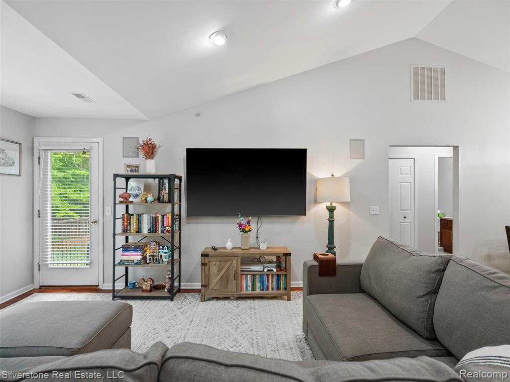 49207 W Woods Drive, Shelby Twp, MI 48317 — Photo 10