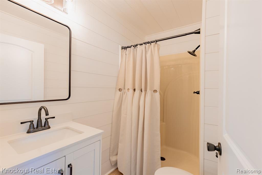 8368 MAIN Street, Birch Run, MI 48415 — Photo 32