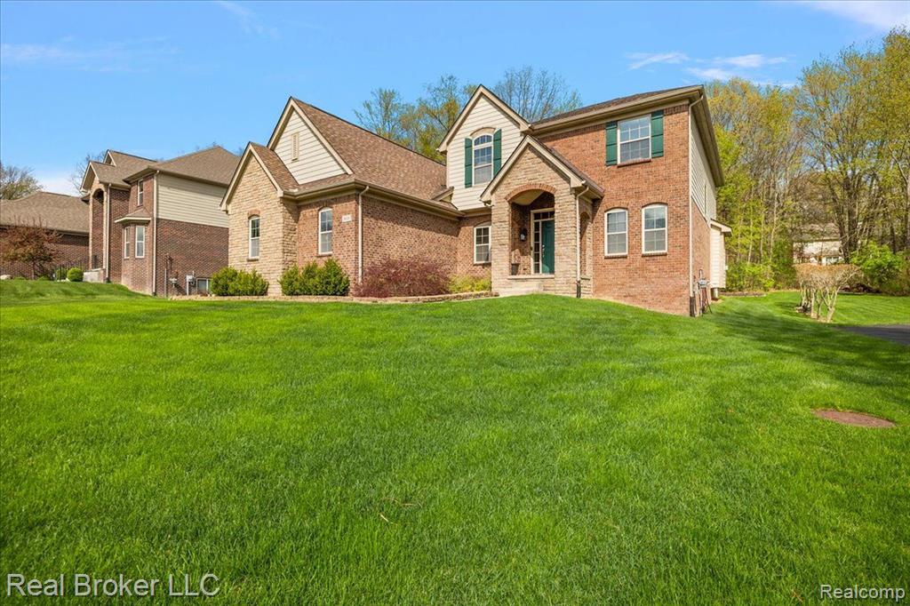 5633 GOLF POINTE Drive, Clarkston, MI 48348 — Photo 4
