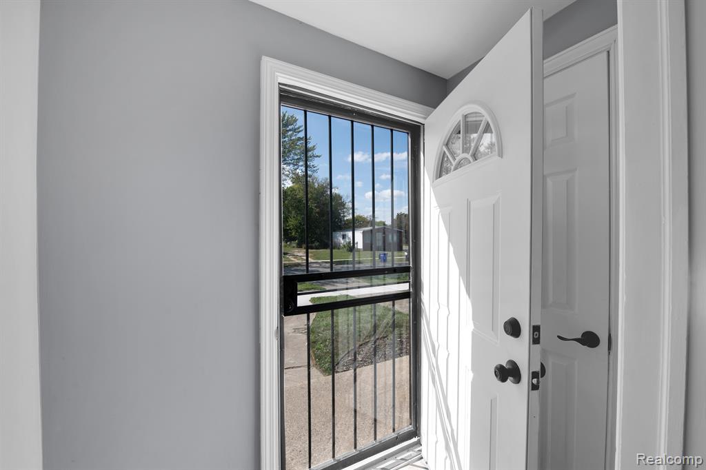 5926 BALFOUR Road, Detroit, MI 48224 — Photo 3
