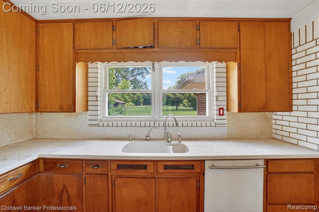 8245 Fenton Road, Grand Blanc, MI 48439 — Photo 15