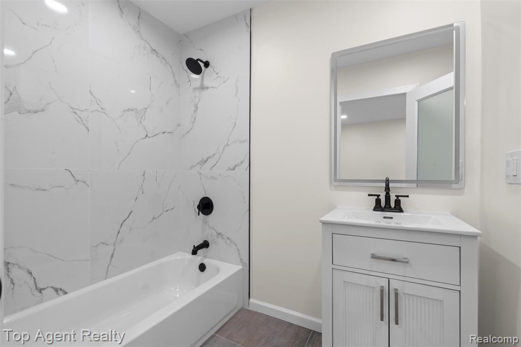 784 Barrington Road, Grosse Pointe Park, MI 48230 — Photo 23