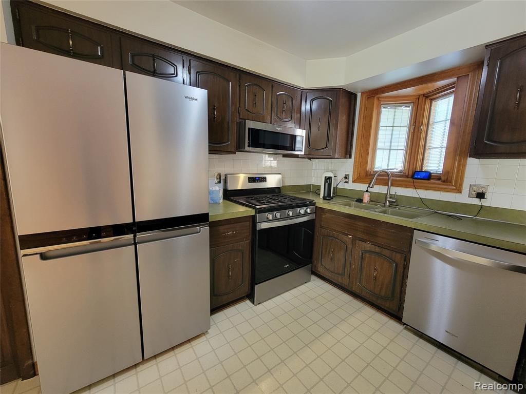 4687 Jackson Street, Trenton, MI 48183 — Photo 15