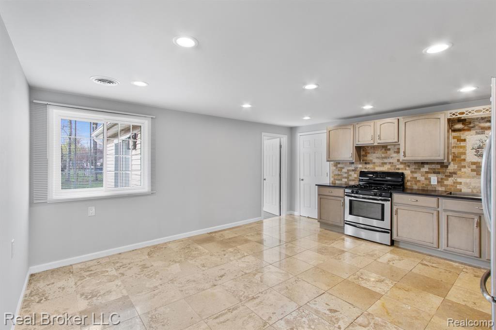 7460 22 MILE Road, Shelby Twp, MI 48317 — Photo 11