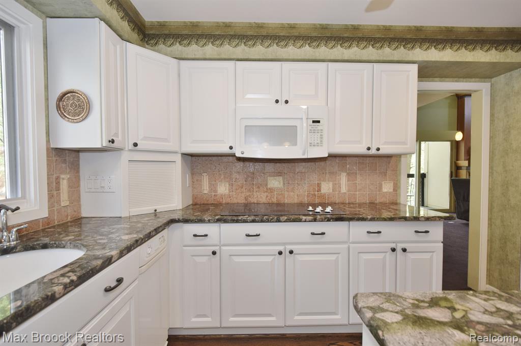1030 STRATFORD PLACE, # 12, Bloomfield Hills, MI 48304 — Photo 23