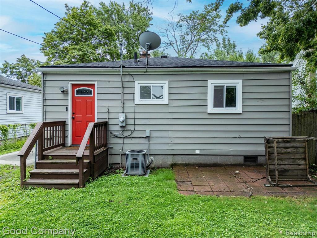 46 W MAPLEDALE Avenue, Hazel Park, MI 48030 — Photo 21