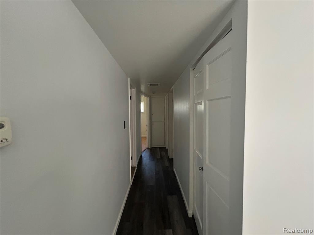 4987 Roosevelt Boulevard, Dearborn Heights, MI 48125 — Photo 9