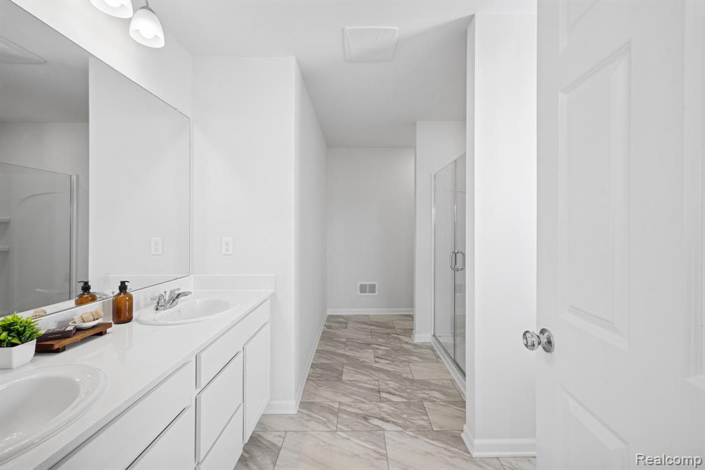 418 Hidden River W, Holly, MI 48442 — Photo 17