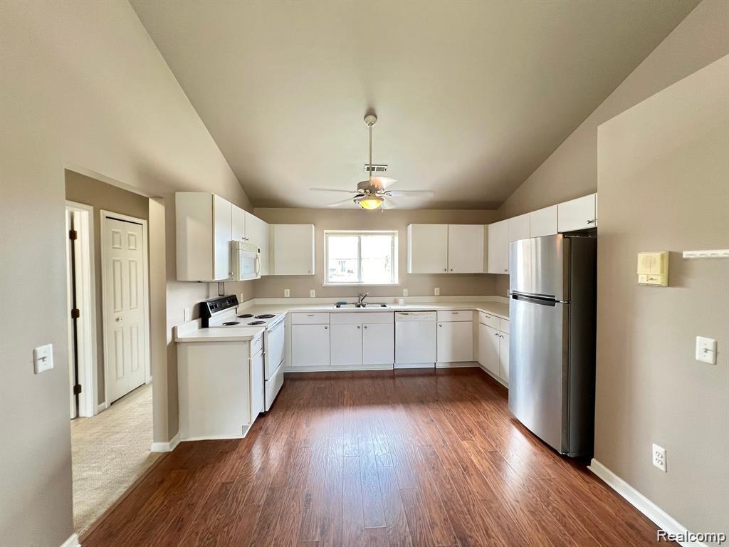 44522 Lakepointe Drive, Sterling Heights, MI 48313 — Photo 5