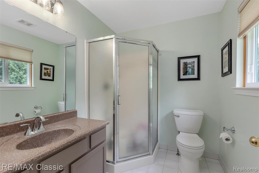 7671 Vamoco Drive, Waterford, MI 48327 — Photo 18