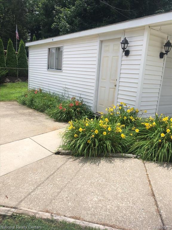 861 Squire Lane, Milford, MI 48381 — Photo 7