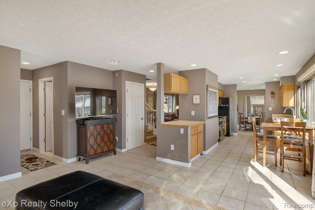 691 BARCLAY Drive, Troy, MI 48085 — Photo 18